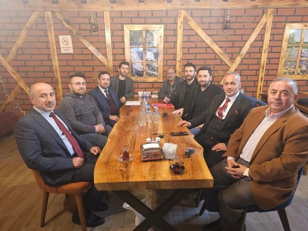 KATILIMLAR SÜRÜYOR