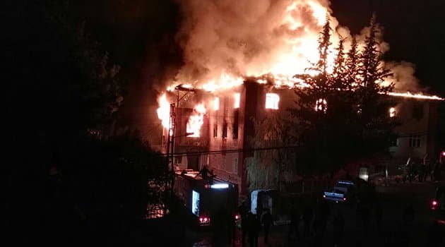 Adana ili Aladağ ilçesindeki kız öğrenci yurdunda yükselen alevlerle birlikte yüreğimiz yandı